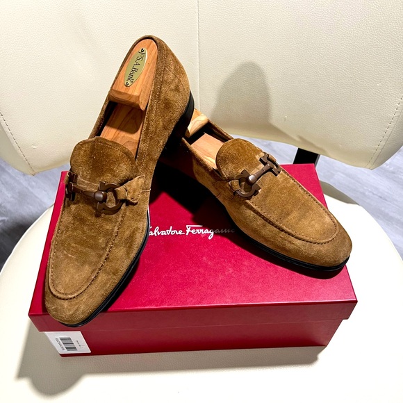 🔴 EUC Salvatore Ferragamo suede loafers - Picture 1 of 3